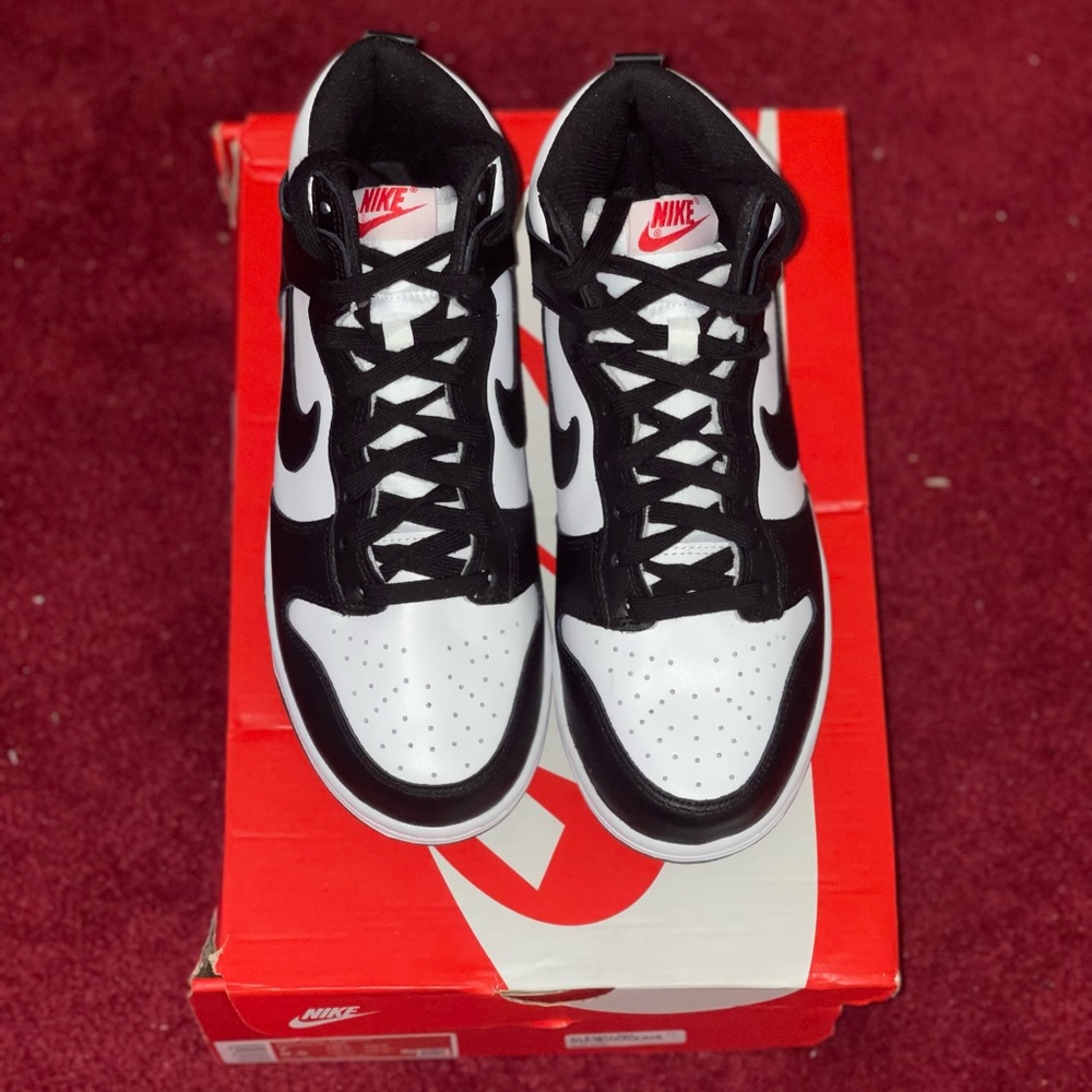 BRAND NEW NIKE DUNK HIGH (W) 7.5